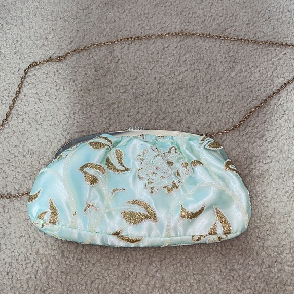 Green and gold purse - Picture 2 of 5